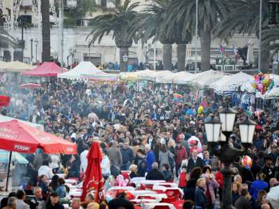 ...all�insegna di salsicce e birra...